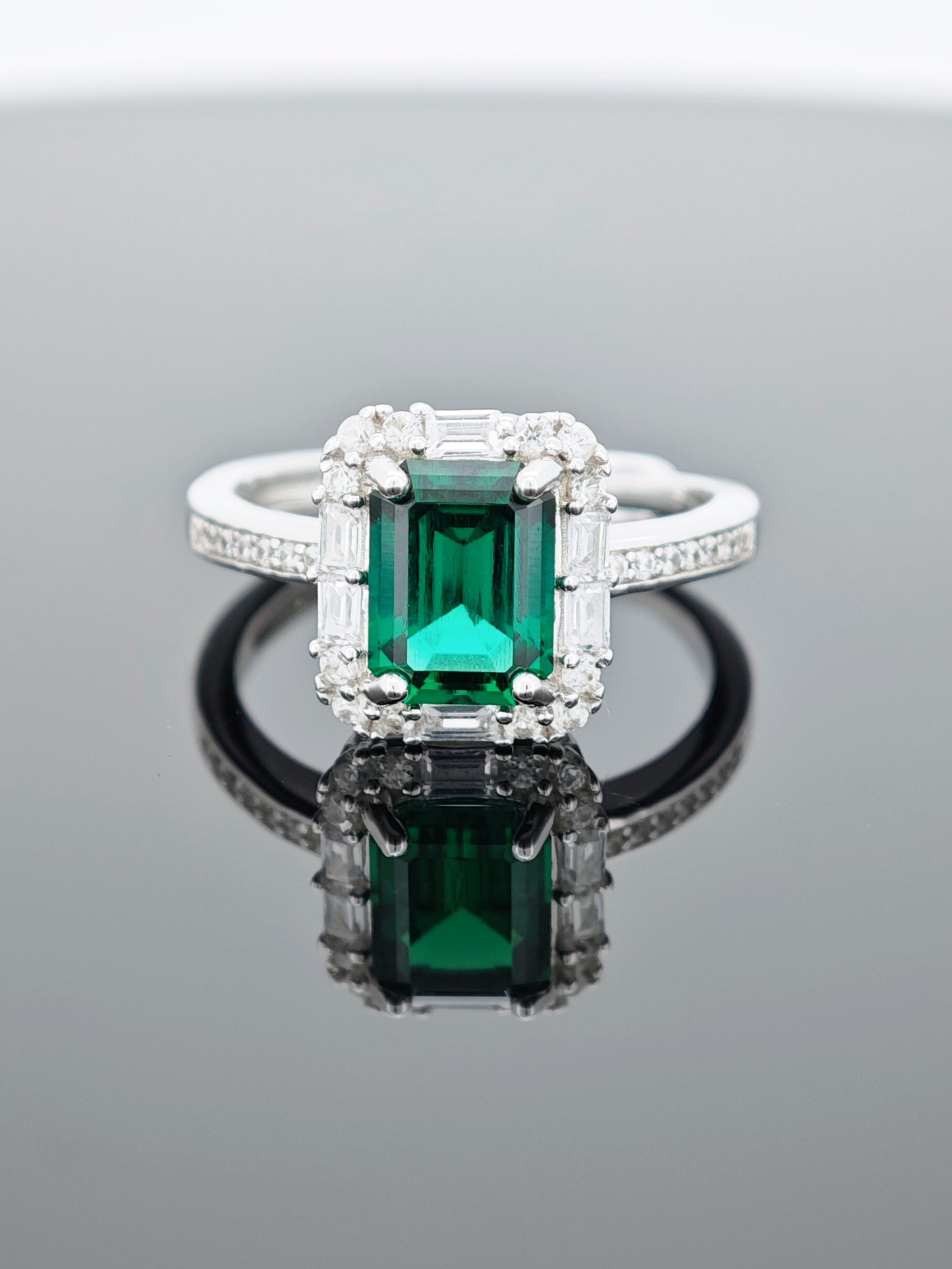 Certified S925 Silver Elegance: The Enchanting Cultivated Emerald Ring