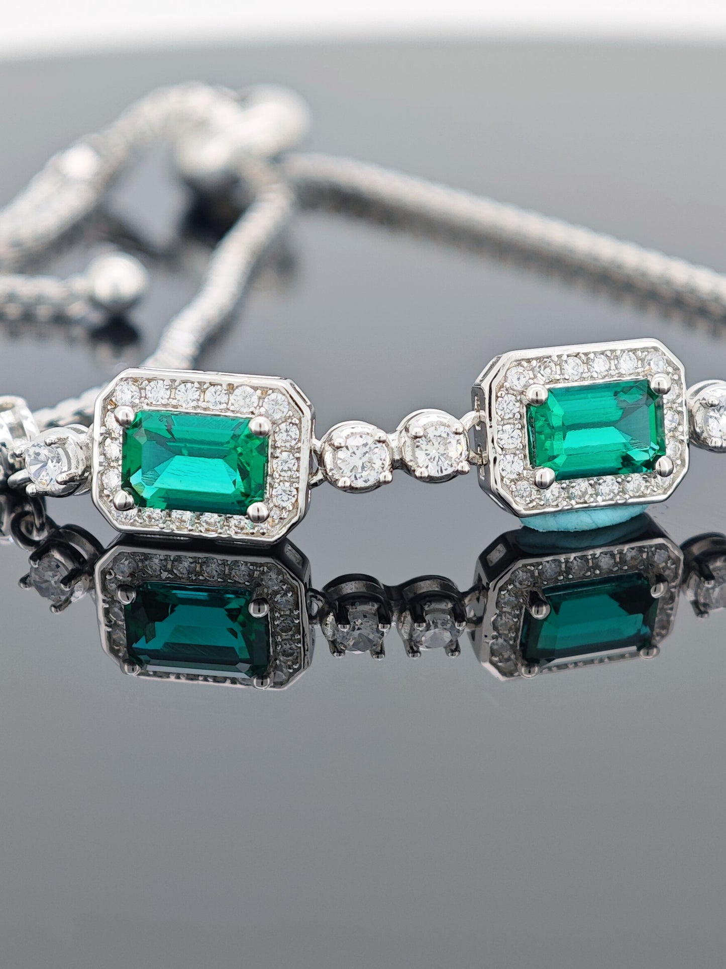Elegant S925 Silver - Inlaid Cultivated Emerald Bracelet: A Touch of Luxurious Green