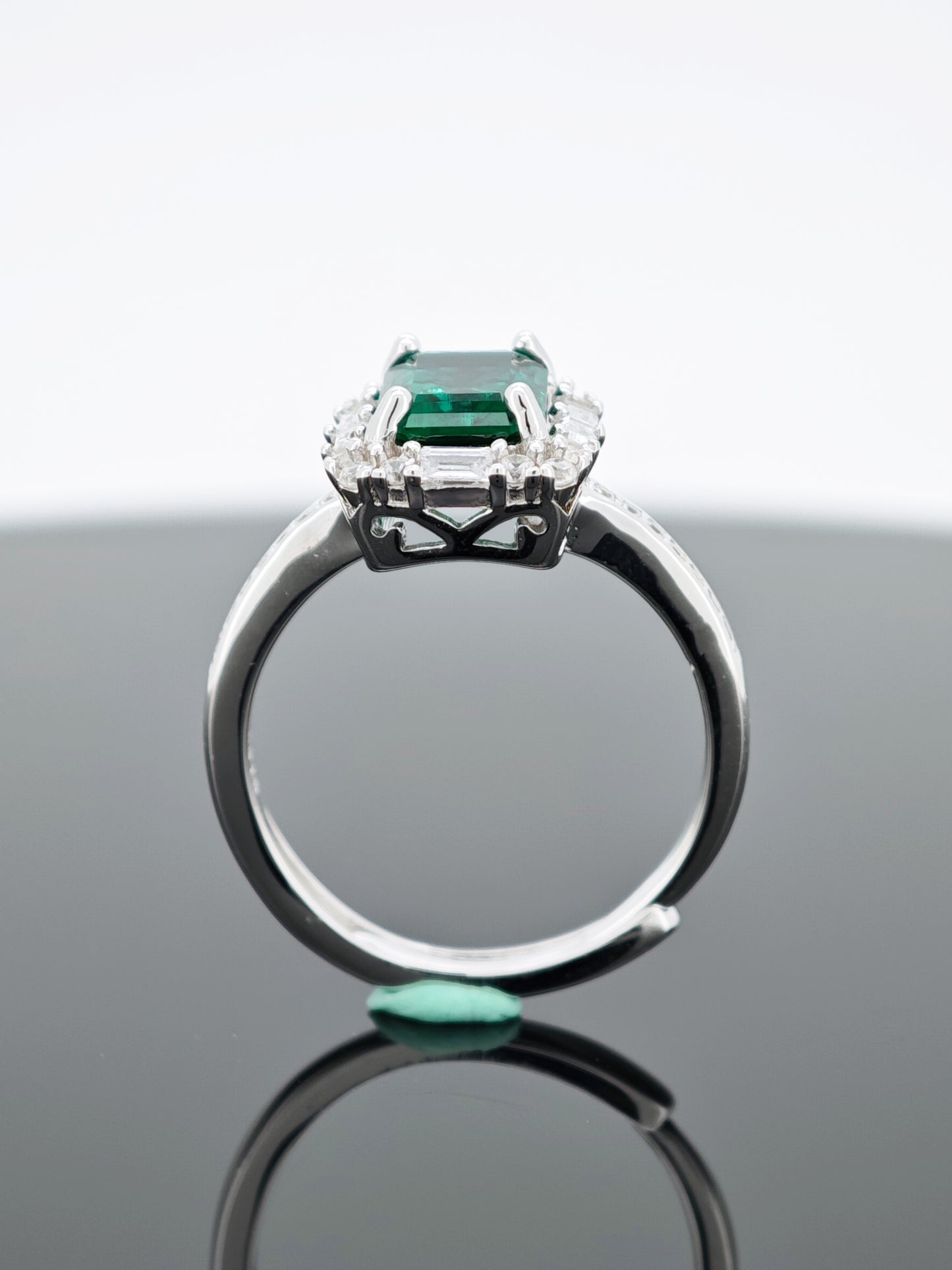 Certified S925 Silver Elegance: The Enchanting Cultivated Emerald Ring