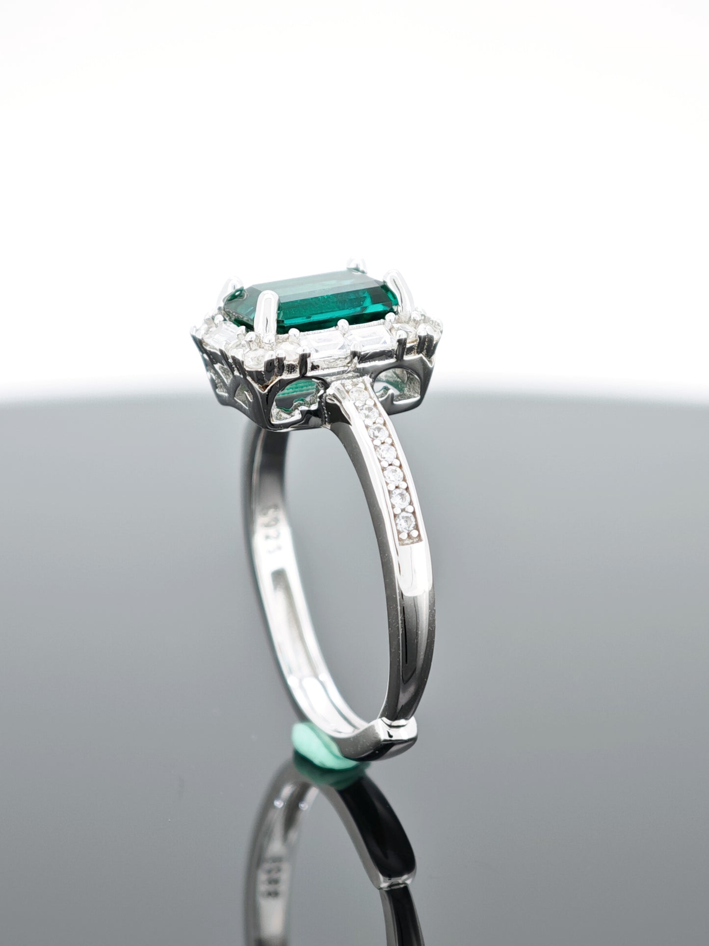 Certified S925 Silver Elegance: The Enchanting Cultivated Emerald Ring
