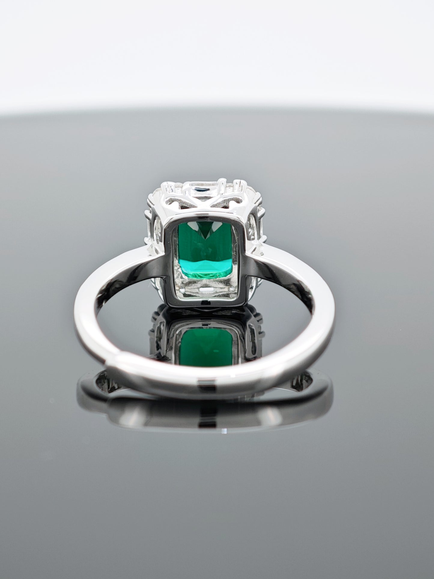 Certified S925 Silver Elegance: The Enchanting Cultivated Emerald Ring