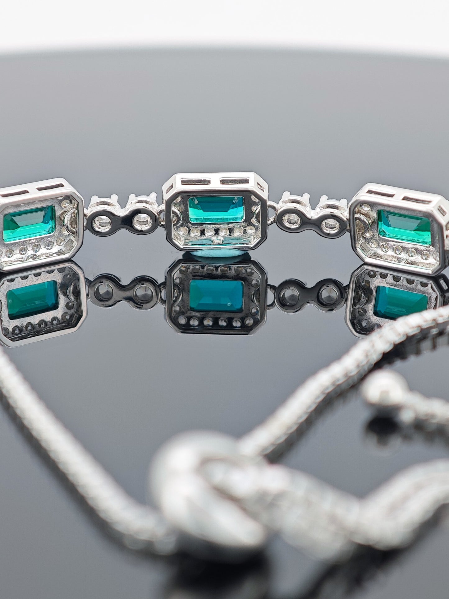 Elegant S925 Silver - Inlaid Cultivated Emerald Bracelet: A Touch of Luxurious Green