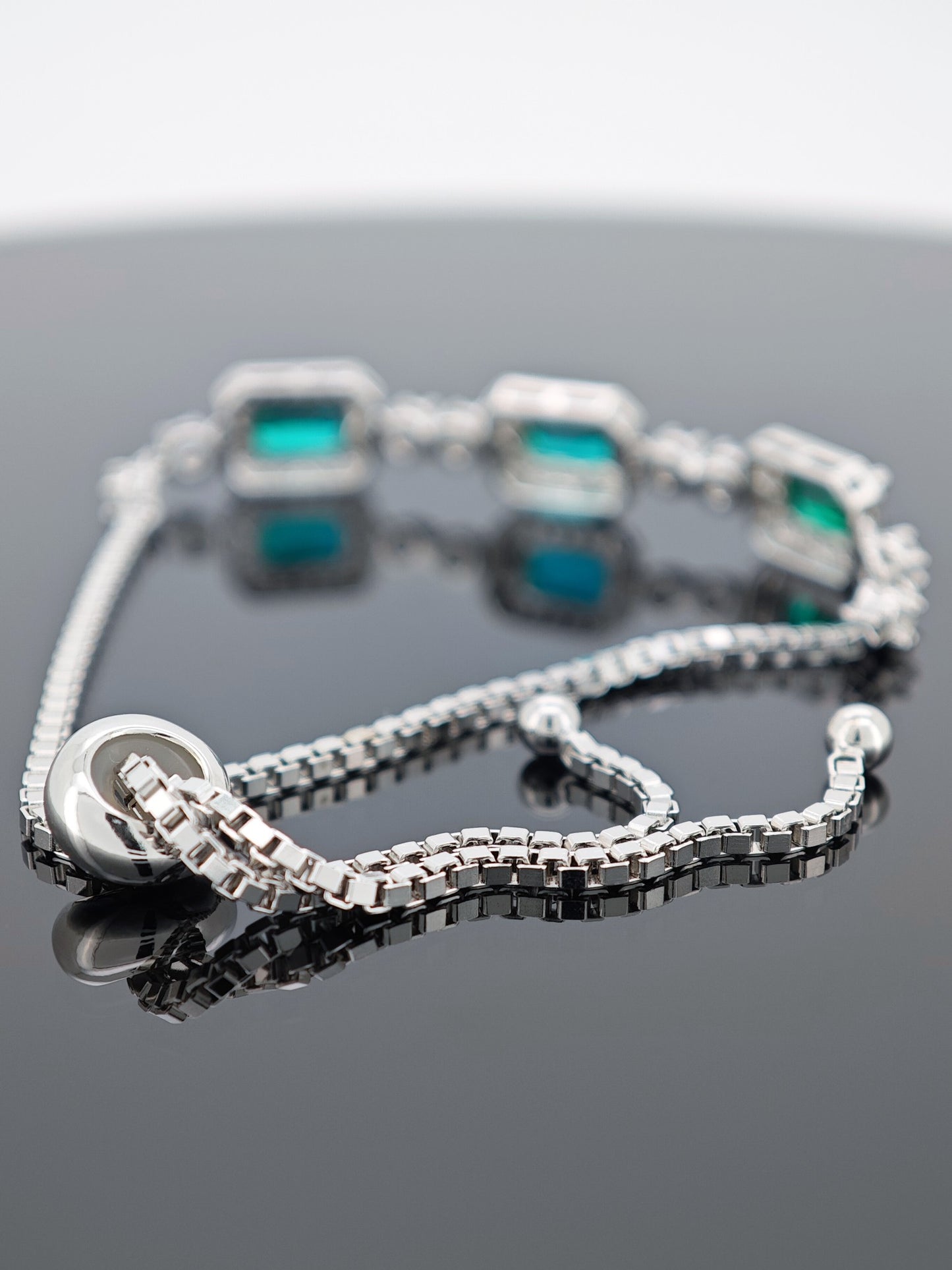 Elegant S925 Silver - Inlaid Cultivated Emerald Bracelet: A Touch of Luxurious Green